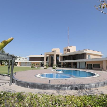 Hotel Club Heaven Palanpur Exterior foto