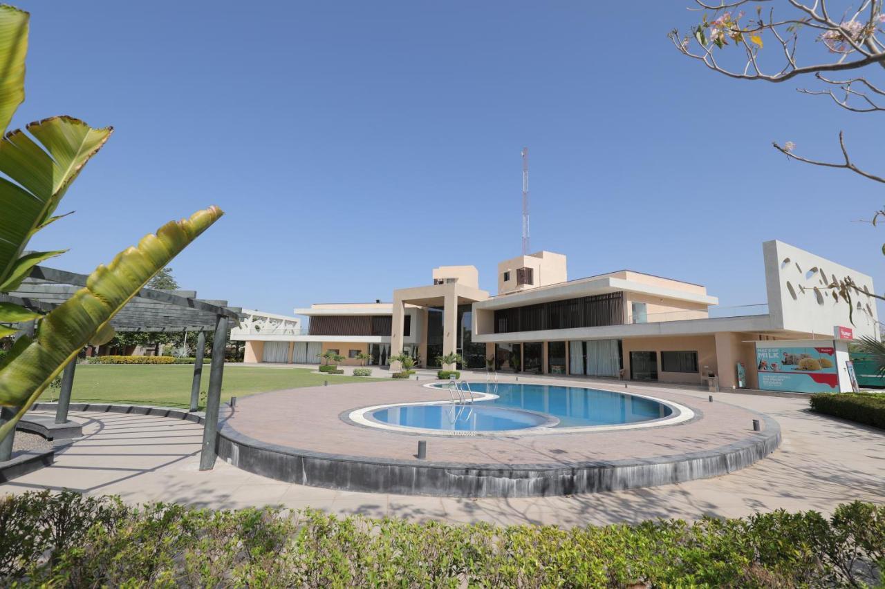 Hotel Club Heaven Palanpur Exterior foto