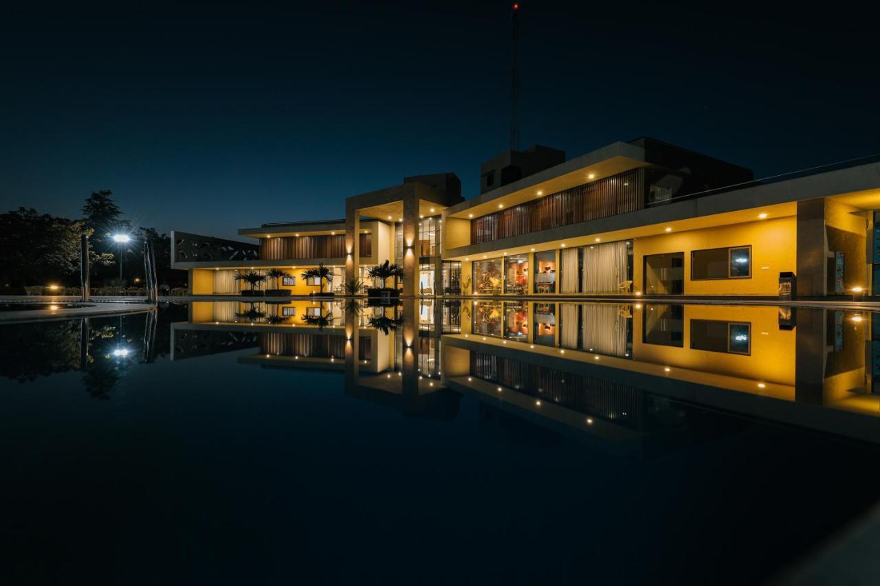 Hotel Club Heaven Palanpur Exterior foto