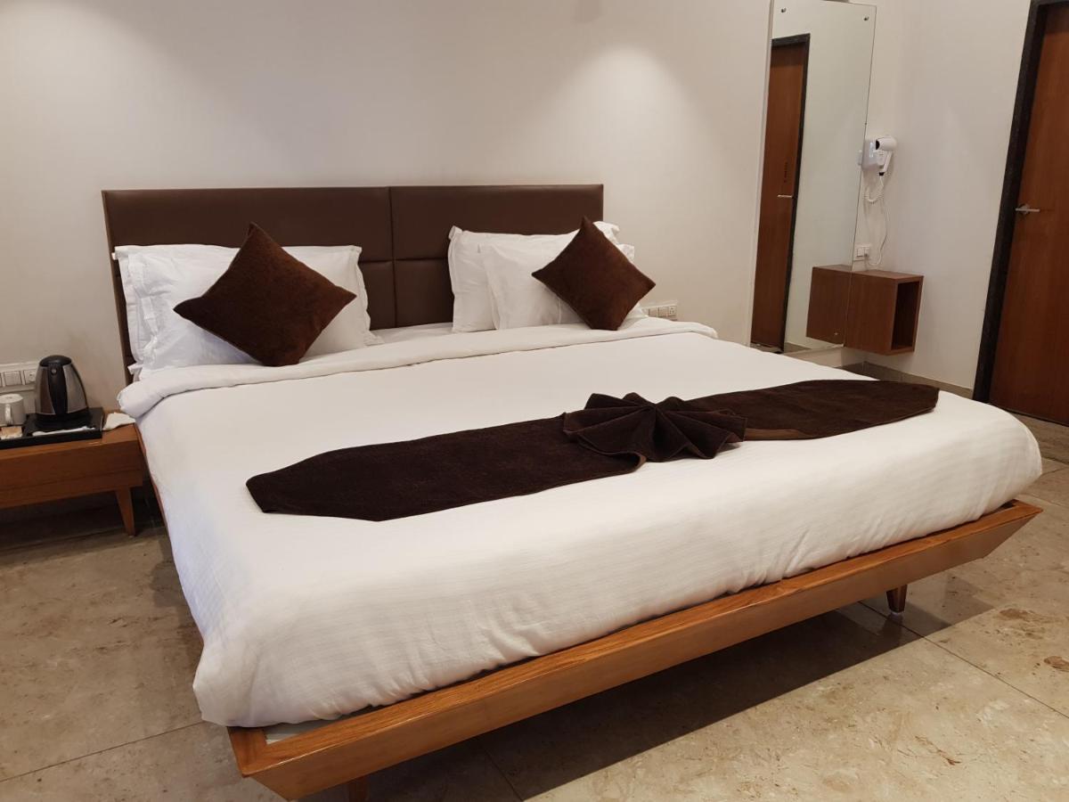 Hotel Club Heaven Palanpur Exterior foto