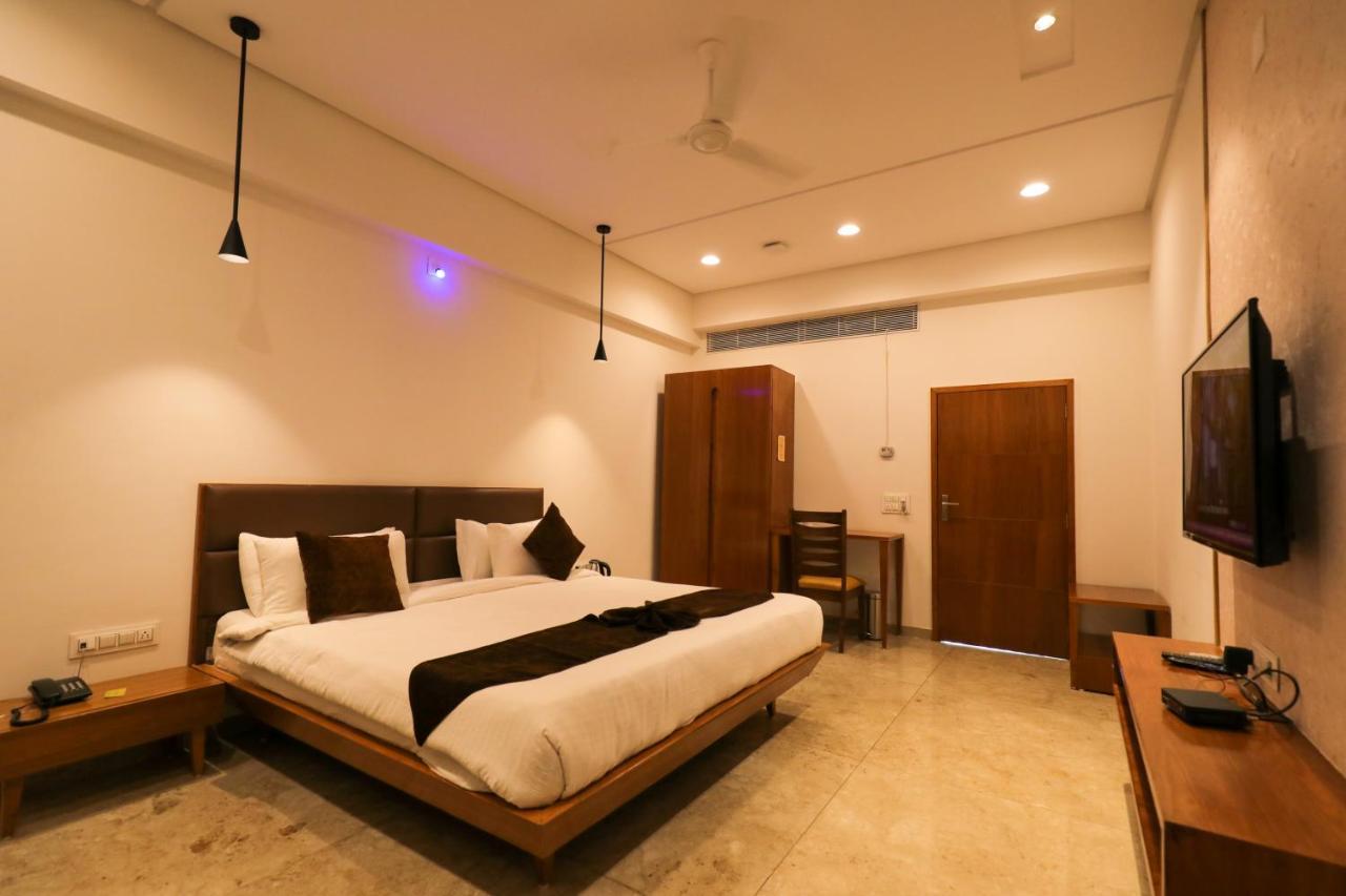 Hotel Club Heaven Palanpur Exterior foto