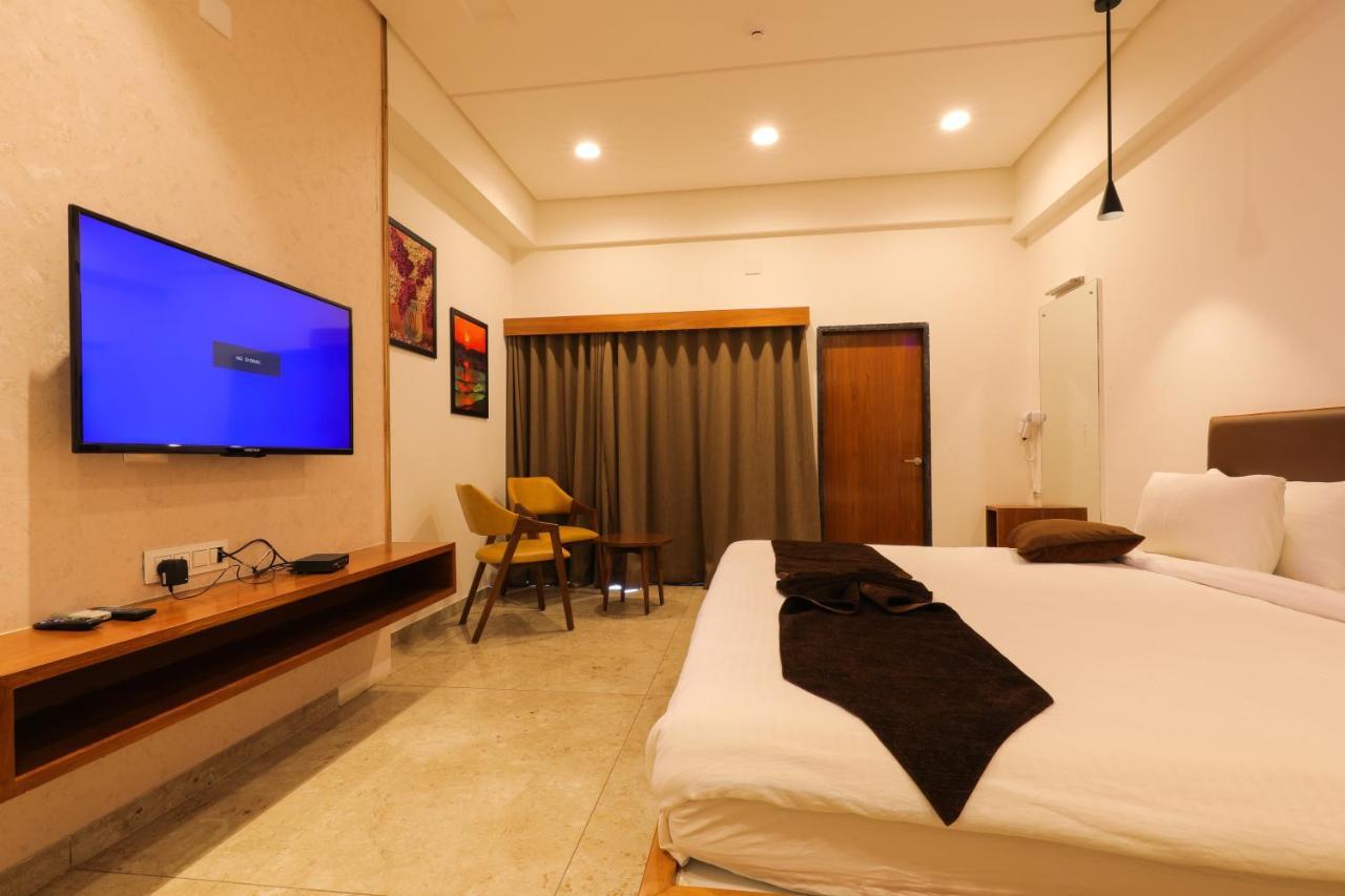 Hotel Club Heaven Palanpur Exterior foto
