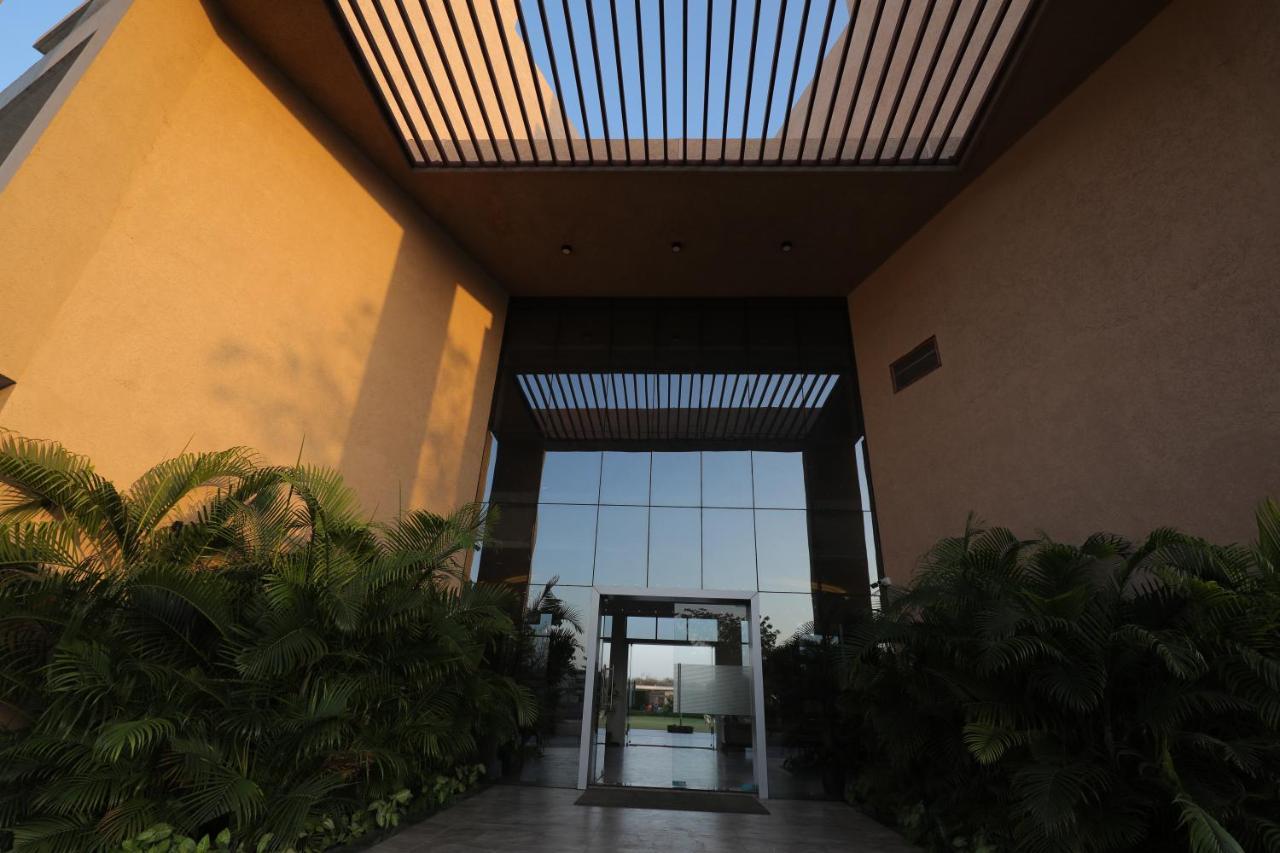 Hotel Club Heaven Palanpur Exterior foto