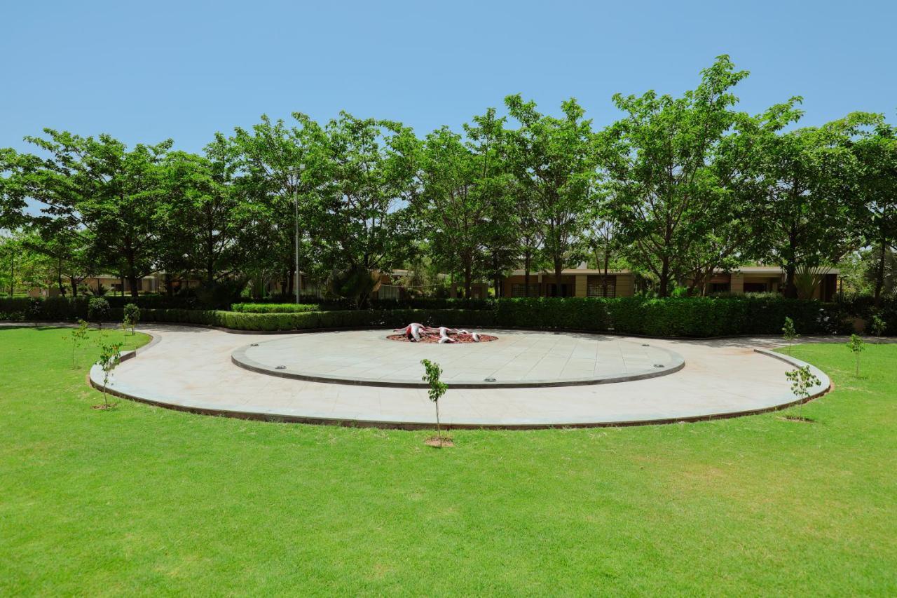 Hotel Club Heaven Palanpur Exterior foto