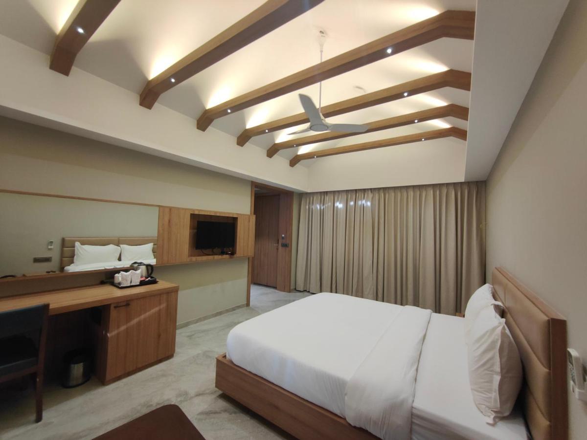 Hotel Club Heaven Palanpur Exterior foto