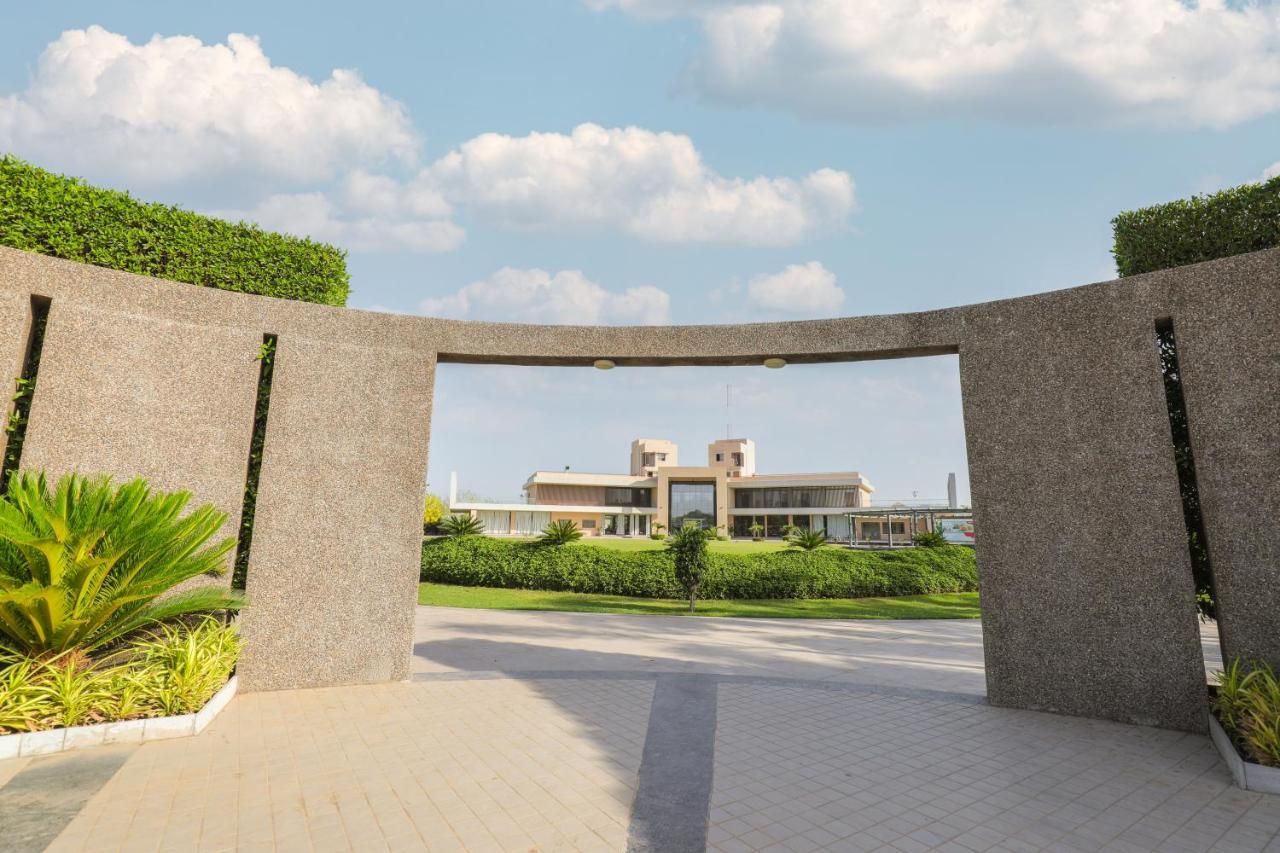 Hotel Club Heaven Palanpur Exterior foto