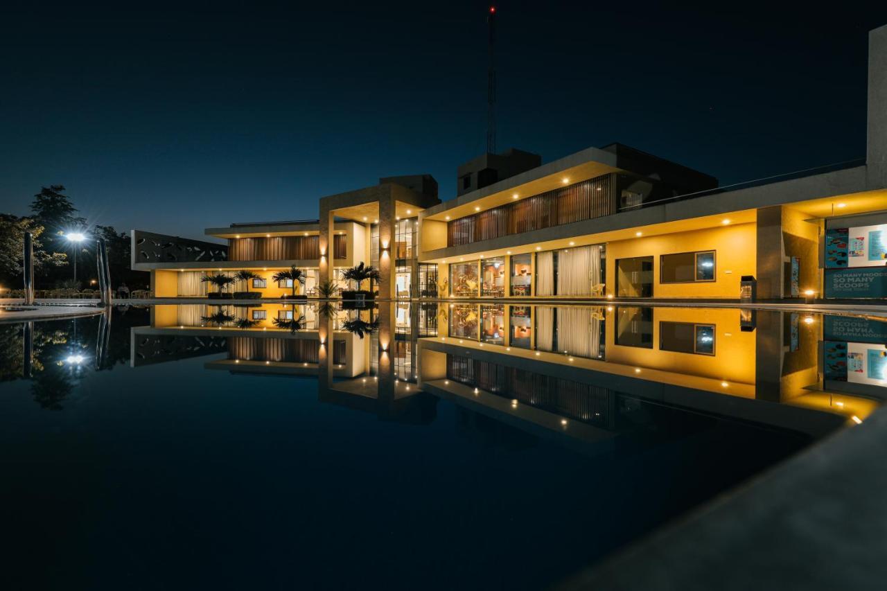 Hotel Club Heaven Palanpur Exterior foto
