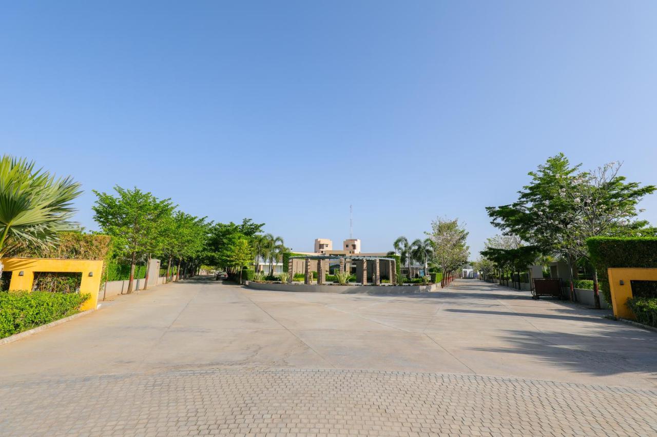 Hotel Club Heaven Palanpur Exterior foto