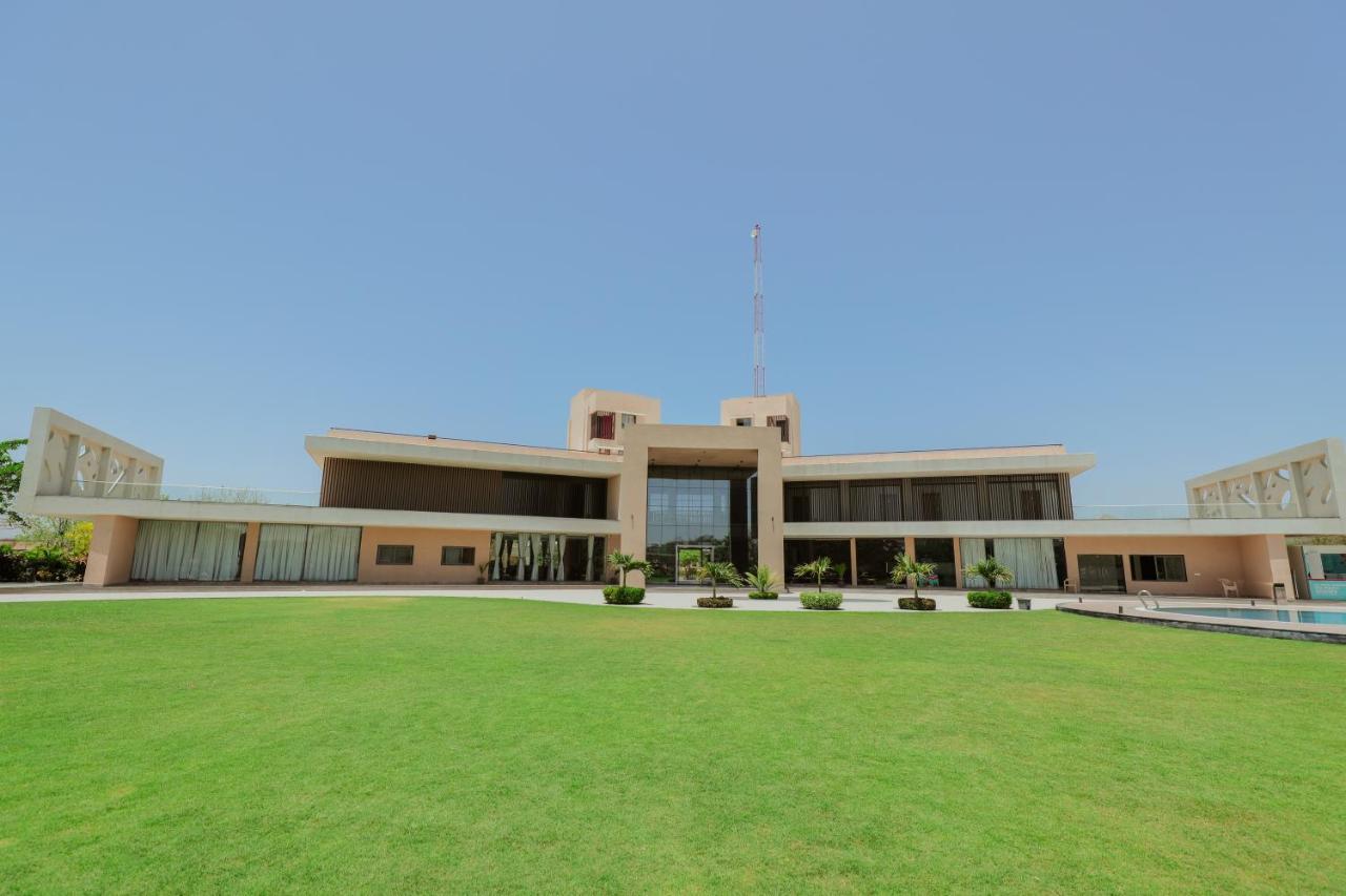 Hotel Club Heaven Palanpur Exterior foto