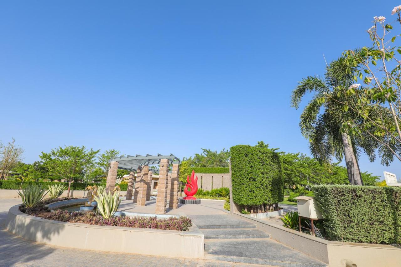 Hotel Club Heaven Palanpur Exterior foto