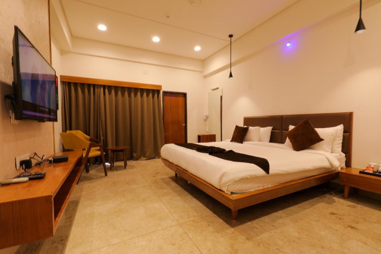 Hotel Club Heaven Palanpur Exterior foto