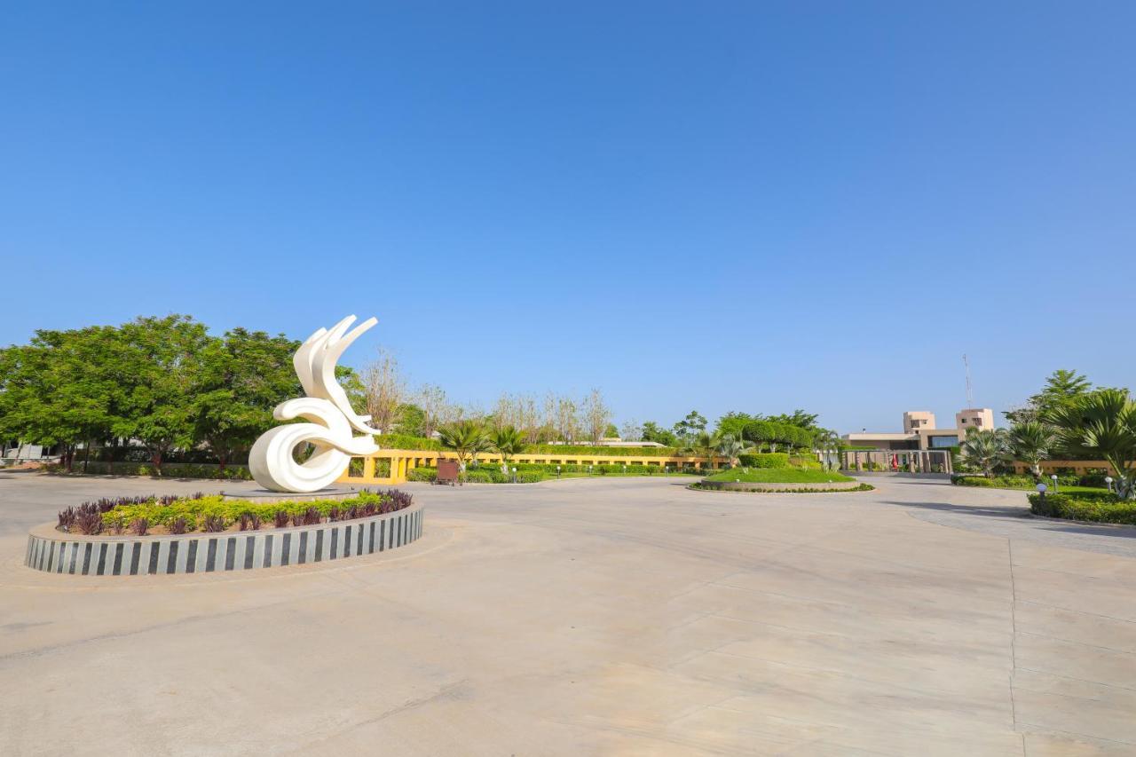 Hotel Club Heaven Palanpur Exterior foto