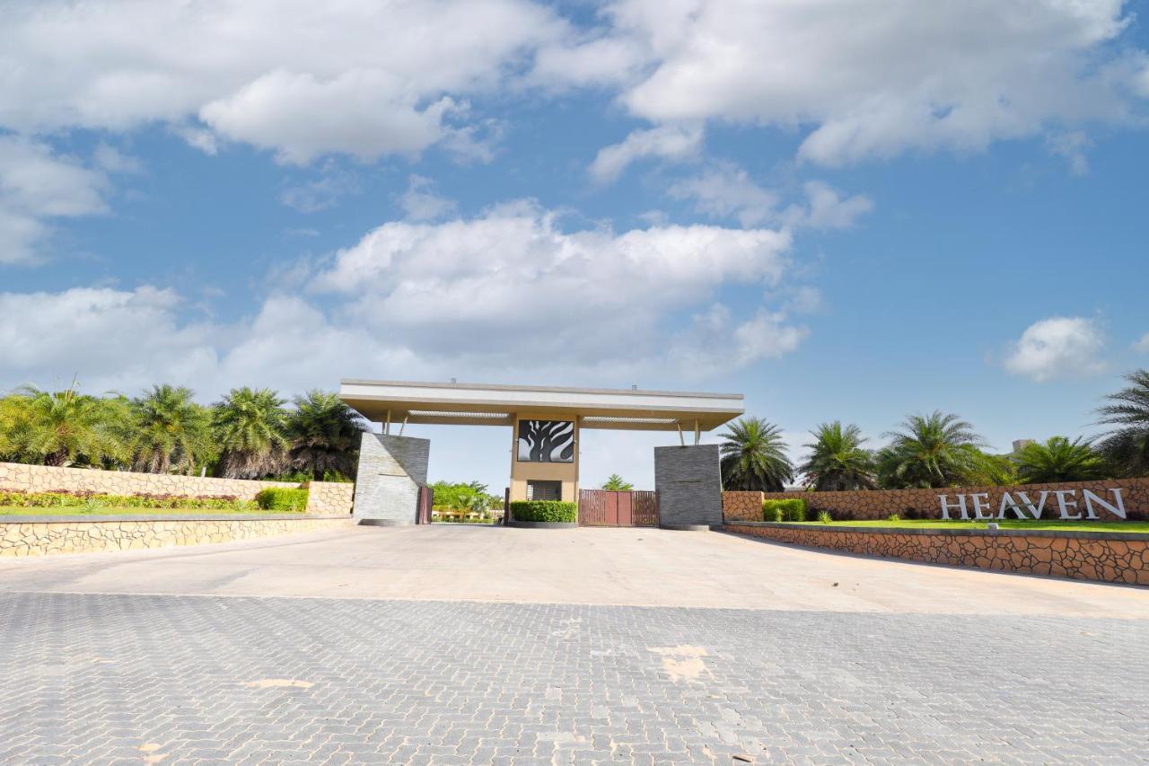 Hotel Club Heaven Palanpur Exterior foto