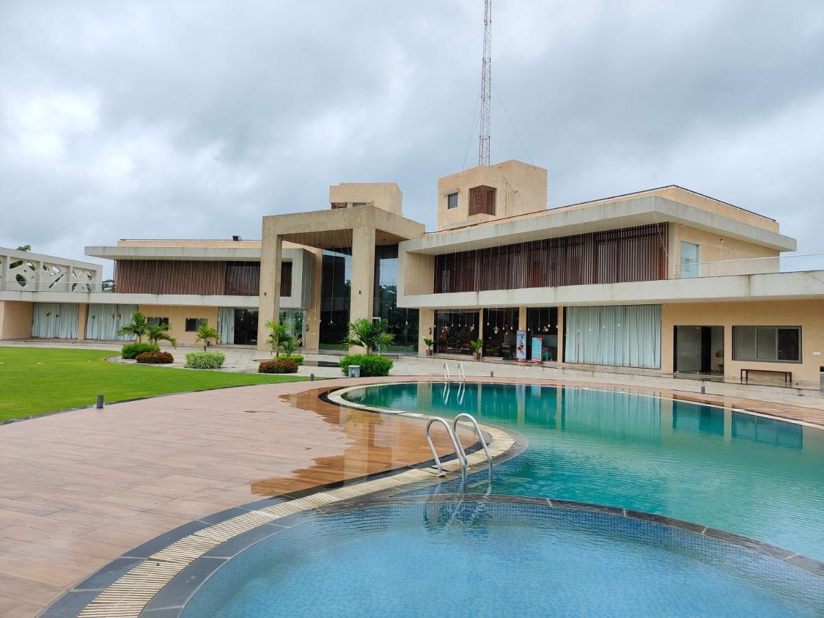 Hotel Club Heaven Palanpur Exterior foto