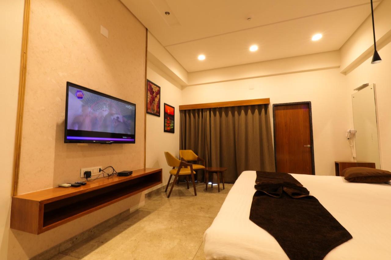 Hotel Club Heaven Palanpur Exterior foto